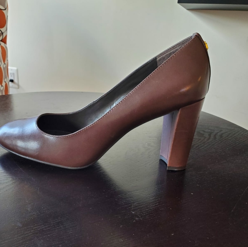 Never worn Ralph Lauren pumps. Brown 10